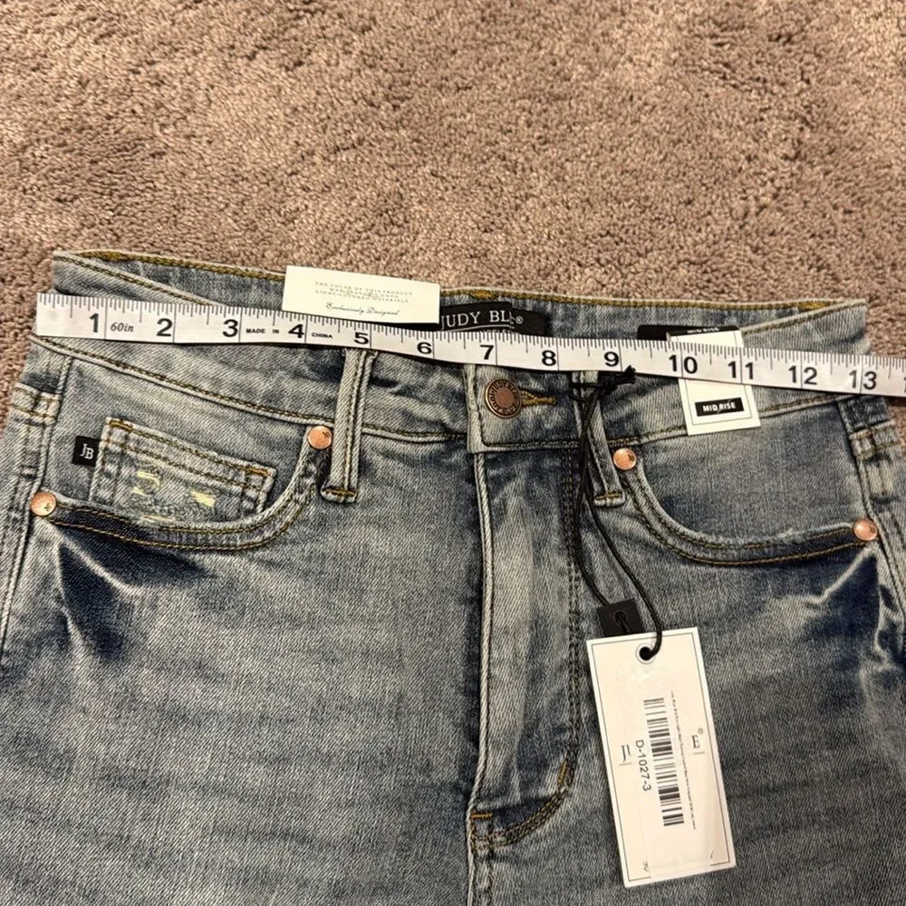 Judy blue! Tummy control mid rise wide leg crop with stretch! 3/26